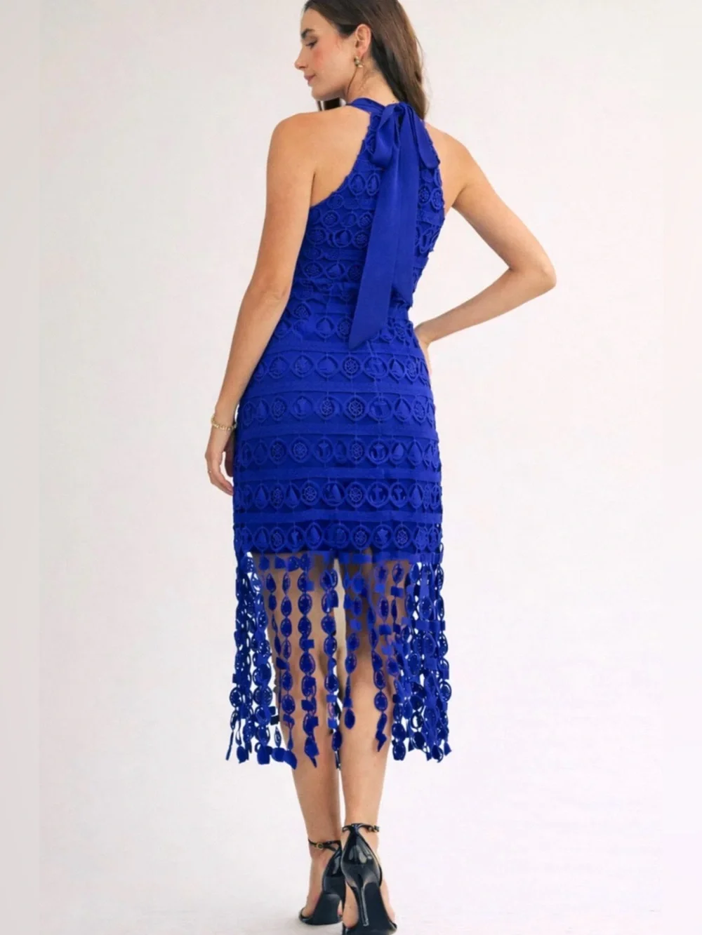 SLEEVELESS HALTER NECK FRINGE BOTTOM HEM CROCHET MIDI DRES - Picture 2 of 3